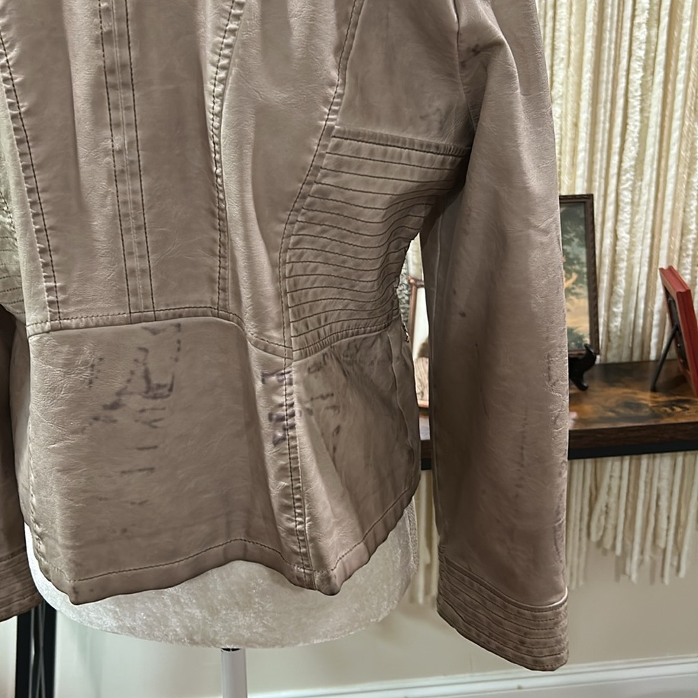 GRUNGE/Distressed Faux Leather - Picture 9 of 16